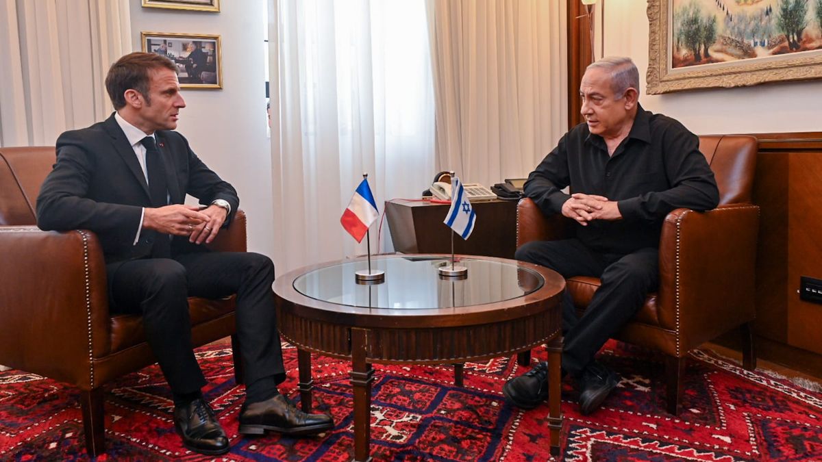 Macron vyzval k rozšíření koalice proti Islámskému státu i na boj s Hamásem